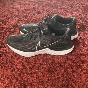Nike black and white running shoes like new